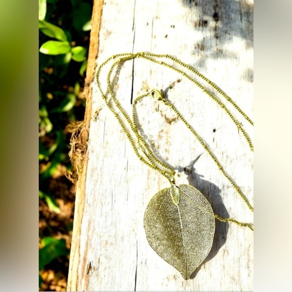 Real leaf golden necklace 🍂
